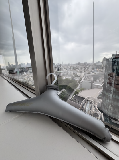 Inflatable hanger