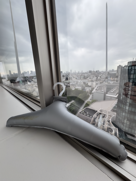 Inflatable hanger